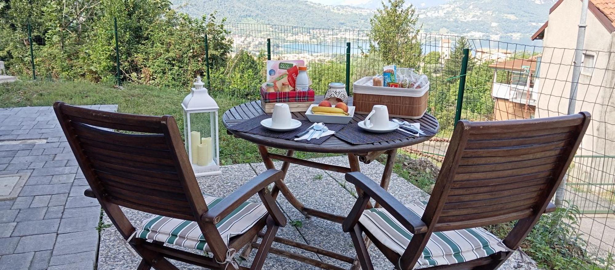 Bed and Breakfast La Dimora Dei Due Laghi Калольциокорте Экстерьер фото