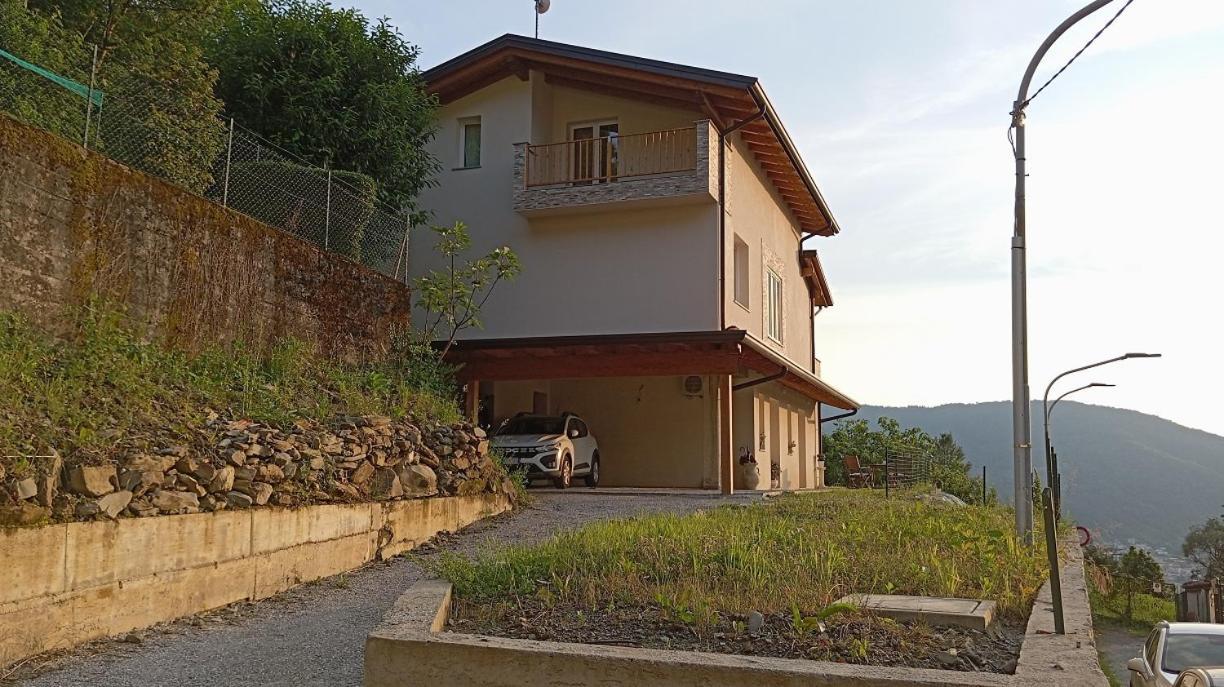 Bed and Breakfast La Dimora Dei Due Laghi Калольциокорте Экстерьер фото
